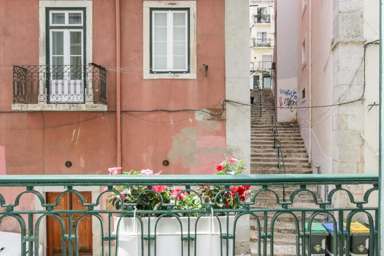 Golden Cage Chiado - Charm Historic And Cozy Apartment Lisbon Bagian luar foto