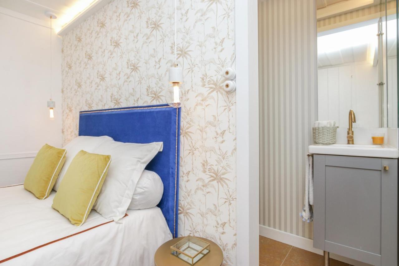 Golden Cage Chiado - Charm Historic And Cozy Apartment Lisbon Bagian luar foto