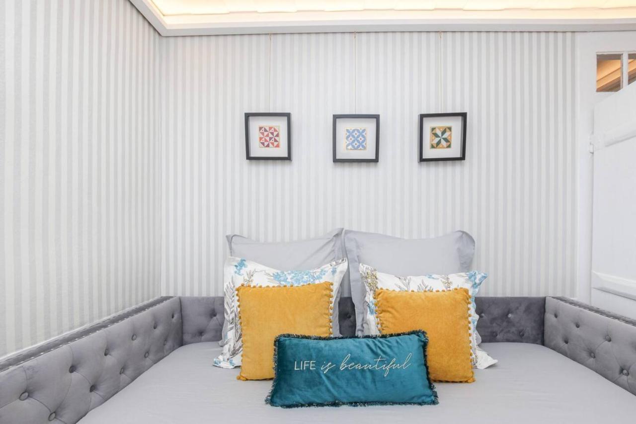 Golden Cage Chiado - Charm Historic And Cozy Apartment Lisbon Bagian luar foto