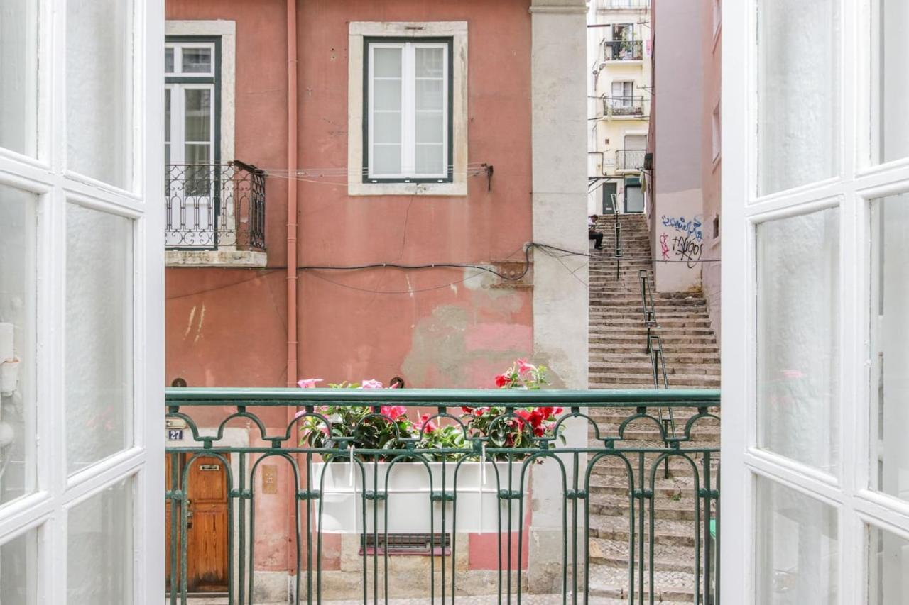 Golden Cage Chiado - Charm Historic And Cozy Apartment Lisbon Bagian luar foto