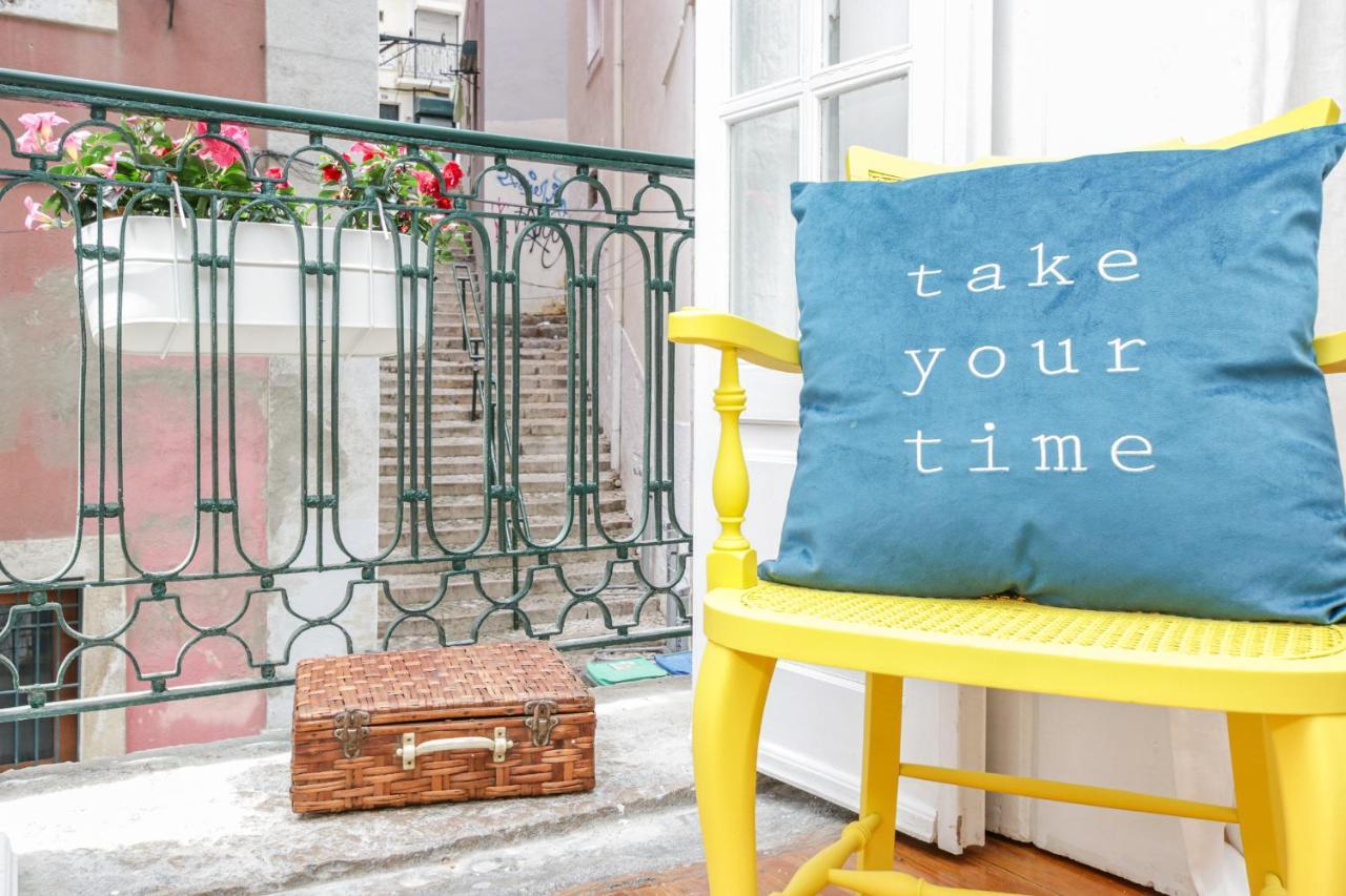 Golden Cage Chiado - Charm Historic And Cozy Apartment Lisbon Bagian luar foto