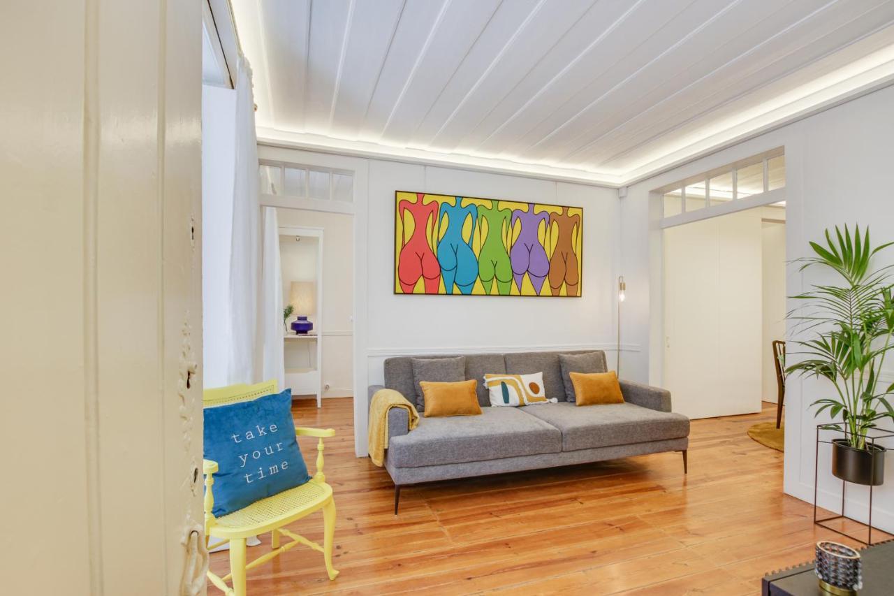 Golden Cage Chiado - Charm Historic And Cozy Apartment Lisbon Bagian luar foto