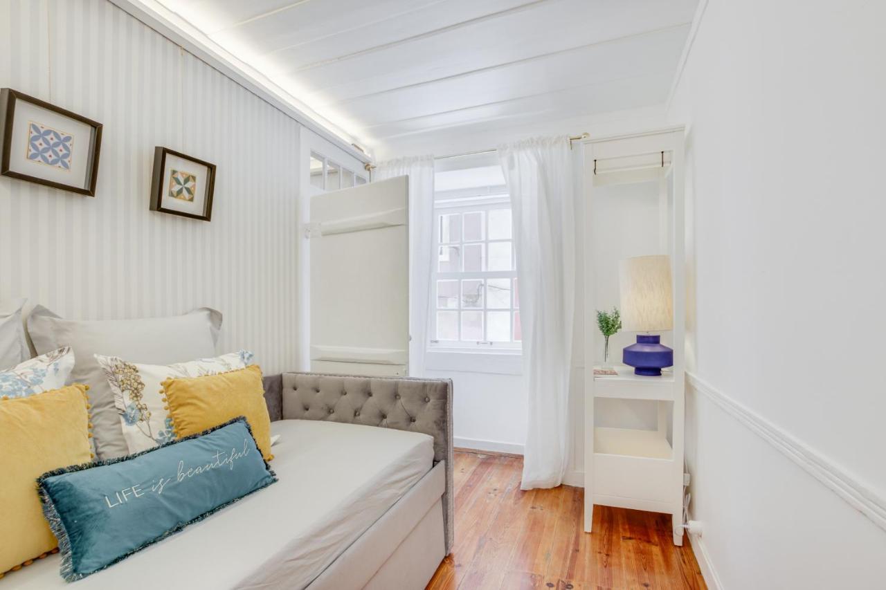 Golden Cage Chiado - Charm Historic And Cozy Apartment Lisbon Bagian luar foto