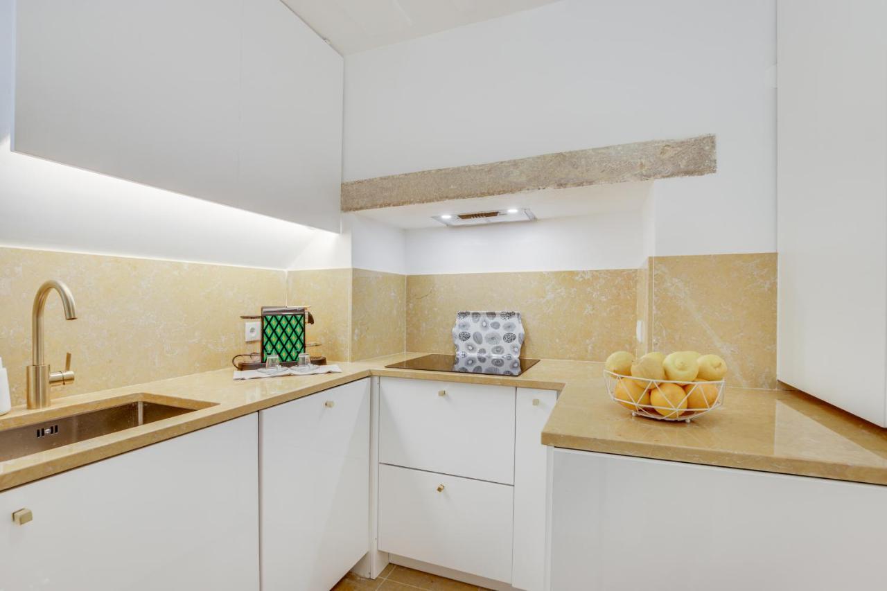 Golden Cage Chiado - Charm Historic And Cozy Apartment Lisbon Bagian luar foto