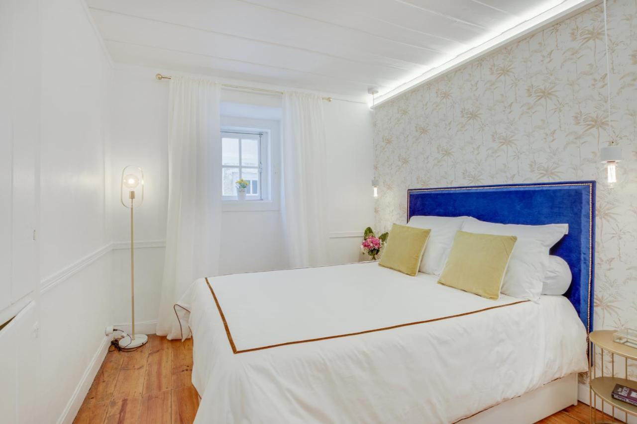 Golden Cage Chiado - Charm Historic And Cozy Apartment Lisbon Bagian luar foto