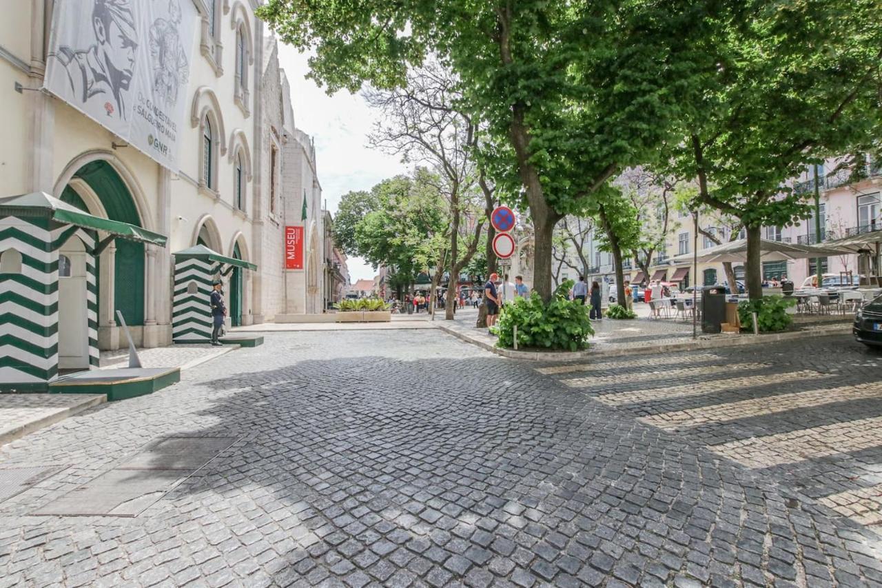 Golden Cage Chiado - Charm Historic And Cozy Apartment Lisbon Bagian luar foto