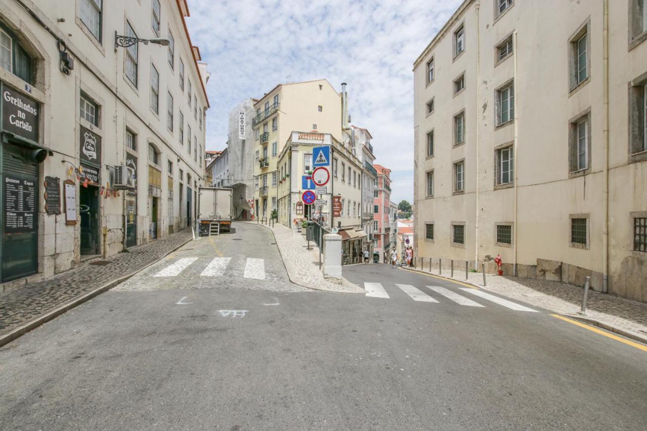 Golden Cage Chiado - Charm Historic And Cozy Apartment Lisbon Bagian luar foto