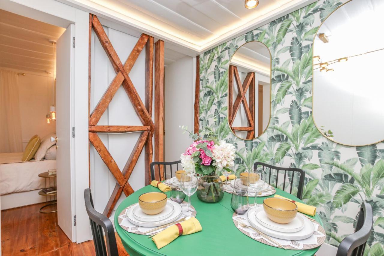 Golden Cage Chiado - Charm Historic And Cozy Apartment Lisbon Bagian luar foto