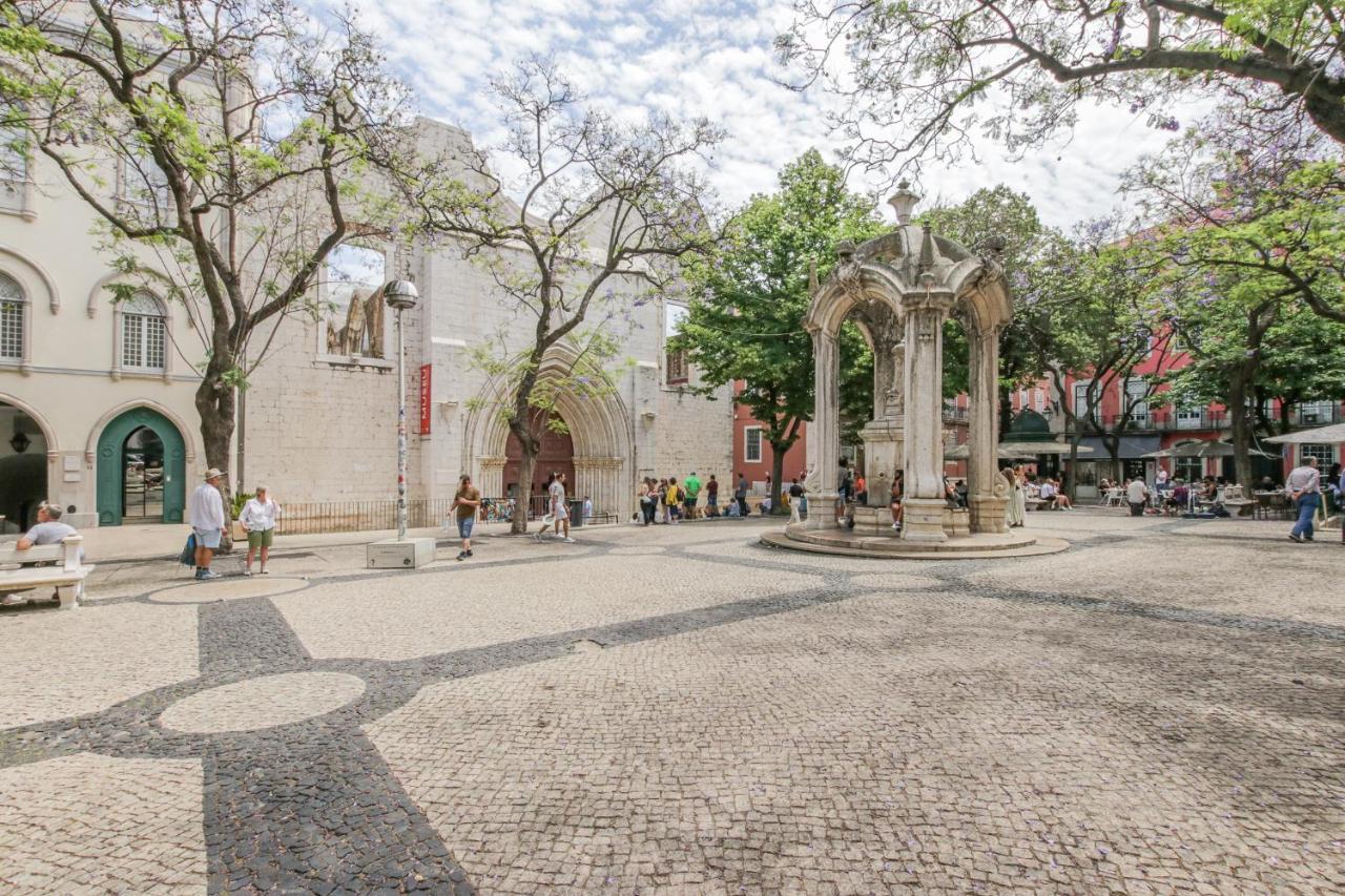 Golden Cage Chiado - Charm Historic And Cozy Apartment Lisbon Bagian luar foto