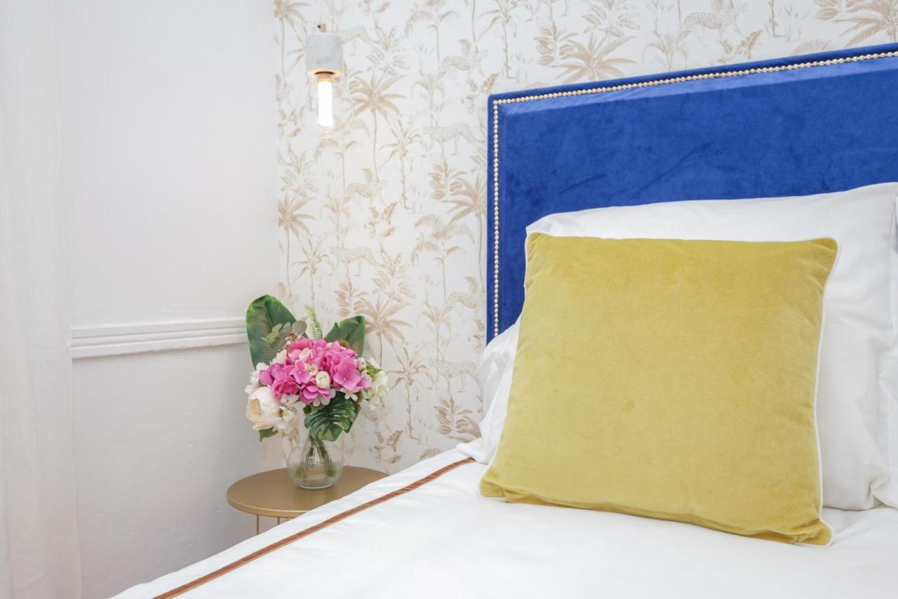 Golden Cage Chiado - Charm Historic And Cozy Apartment Lisbon Bagian luar foto